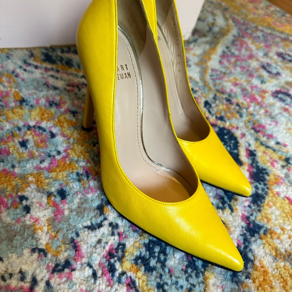 Stuart Weitzman yellow pump heels 👠